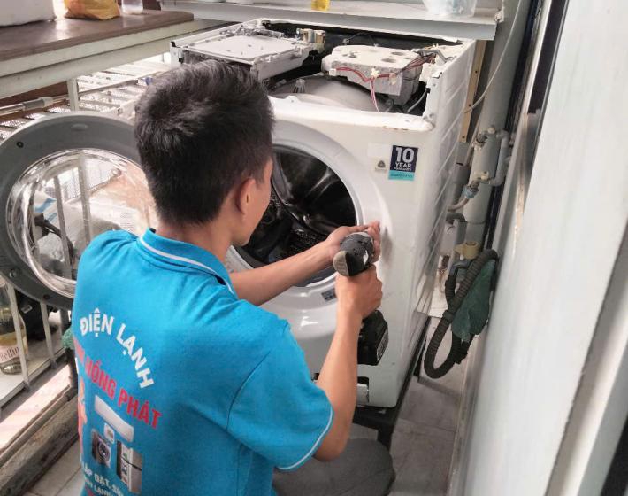 Quần áo giặt xong vẫn dơ? Cảnh báo từ máy giặt và cách khắc phục!